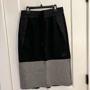 Midi nike skirt, size small